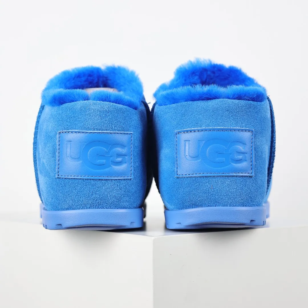 Pick up locally 💰660 Core recommended good price It is a very suitable choice for keeping warm in winter and at home. In the new year, uug has launched a series of styles, which are partial to the preferences of young consumers and have also moved to the forefront of fashion trends. Shoe body material Water-repellent coated suede upper 17mm UGGPURE™ implanted wool insole Lightweight non-slip comfortable rubber outsole With brand LOGO trademark Comes with a full set of packaging Size: 35 36 37 38 39 40